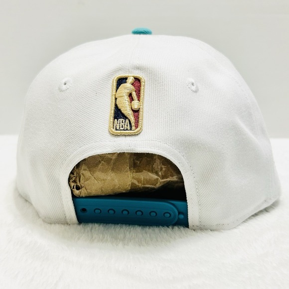 New Era Vancouver Grizzlies Word 2-Tone 9FIFTY Snapback Hat Cap Adjustable White - Picture 4 of 6